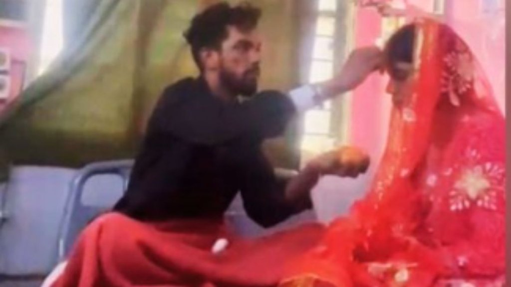 Dhanbad News, dhanbad couple marriage in hospital