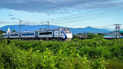 Vande Bharat Express के यात्रियों के लिए गुड न्यूज, विकल्प न चुनने पर भी ट्रेन में ले सकेंगे ये सुविधा