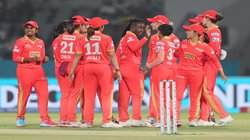 WPL 2025: गुजरात जायंट्स ने पहली बार किया लक्ष्य हासिल, यूपी वॉरियर्स को 6 विकेट से हराया; दीप्ति शर्मा को एशले गार्डनर ने छोड़ा पीछे