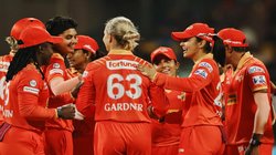 WPL 2025: डिफेंडिंग चैंपियन की गाड़ी बेपटरी, लगातार तीसरा मैच हारी स्मृति मंधाना की टीम; गुजरात को मिली दूसरी जीत