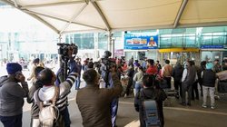 US Illegal immigrant: ‘हथकड़ी लगाकर अमेरिका से निकाले गए भारतीय’, कांग्रेस नेता पवन खेड़ा का दावा