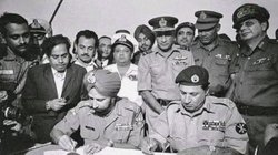 इंदिरा की तस्वीरें गायब, राष्ट्रीय ध्वज नजरअंदाज… बांग्लादेश की किताबों में बदला जा रहा इतिहास