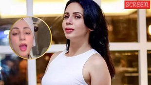 Hina Khan, Rozlyn khan