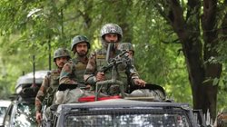 जम्मू कश्मीर के राजौरी में आतंकियों ने सेना की गाड़ी पर की गोलीबारी, सर्च ऑपरेशन जारी