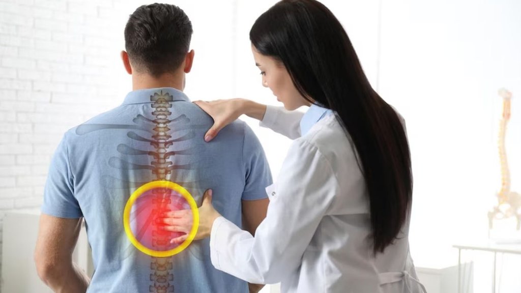 spin pain symptoms and treatment, spin pain symptoms and treatment in hindi, Why Spinal issues are increasing youth