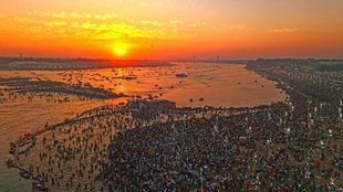 WATER OF MAHAKUMBH, FIRE BRIGADE DISTRIBUTE WATER,