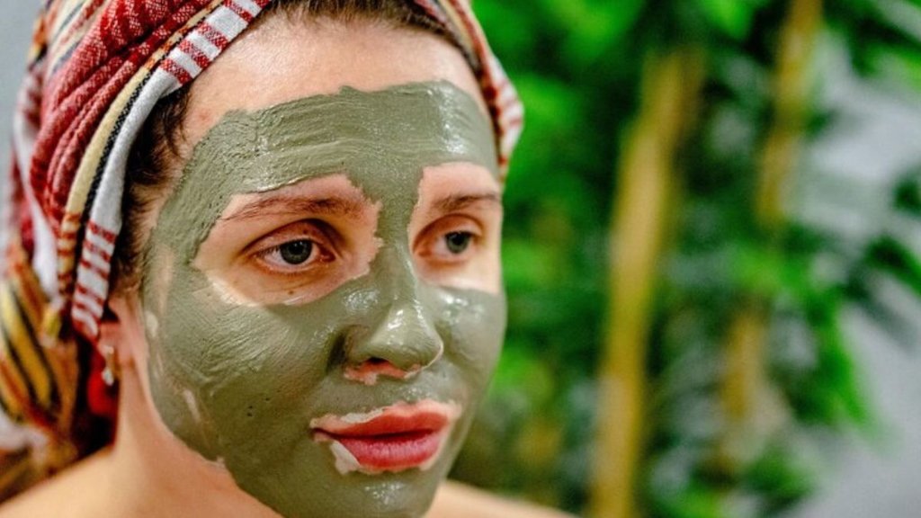 multani mitti with rose water benefits