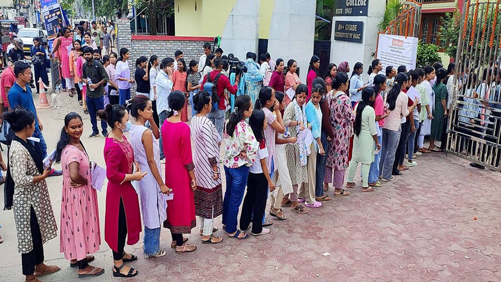 mpsc exam, paper leak, pune police