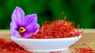 How to use saffron for skin whitening cream