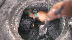 संपादकीय: सीवर की सामान्य तरीके से सफाई पर लग चुकी है पाबंदी, मशीनों के दौर में इसानों द्वारा हो रहा ये काम