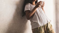 मेघालय से शर्मनाक खबर! नर्स ने बेटी के बारे में बताई ऐसी बात, मां के पैरों तले खिसक गई जमीन, बच्ची से पूछा तो पति से हो गई नफरत