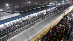 New Delhi Station Stampede: ‘कुंभ स्पेशल ट्रेन के लिए बदला प्लेटफॉर्म, ओवरब्रिज खाली कराने की कोशिश में मची भगदड़’, आरपीएफ ने बताया कारण