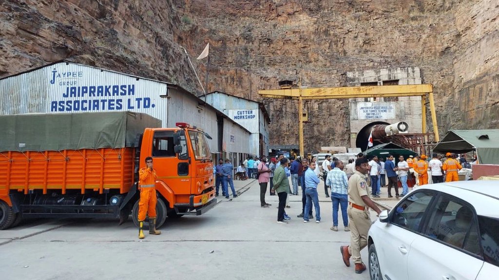 telangana tunnel collapse| rescue team| tunnel collapse