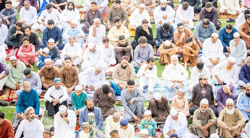Muslims Perform aarti in Rani Bhatiyani