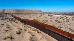 अमेरिका से भिड़ेगा मेक्सिको? सीमा पर भेजे 10 हजार सैनिक, जानिए दोनों देशों के बीच क्यों बढ़ा तनाव