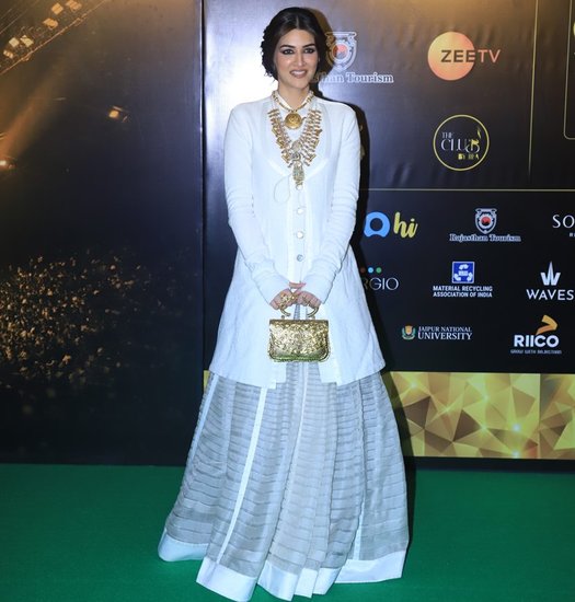 Kriti Sanon Look in IIFA Award
