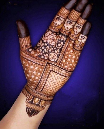 Beautiful Henna designs for Holi