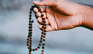 Chanting God’s Name Rules on Bed