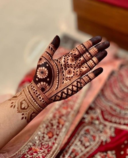 Dark Mehndi tips