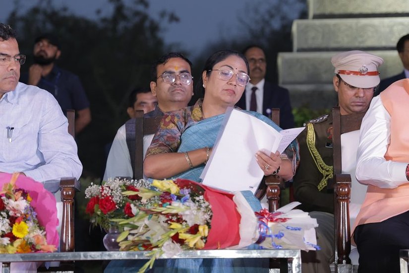 Who Scolded Rekha Gupta