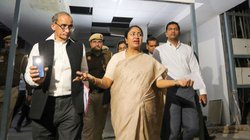 अचानक GTB अस्पताल पहुंचीं CM रेखा गुप्ता, गोदाम देख रह गईं दंग, हालात पर निराशा जताते हुए बोलीं- कर्मचारी चिल्ला रहे थे…