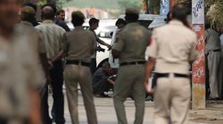 फ्लैट से आ रही थी बदबू, पुलिस ने फ्लैट का ताला तोड़कर की जांच तो बेड बॉक्स से मिली महिला की सड़ी हुई लाश