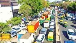 ट्रैफिक जाम से परेशान वकील पहुंचा कोर्ट, कहा- वक्त पर नहीं पहुंच पाते अदालत; 100 मीटर की दूरी पार करना मुश्किल
