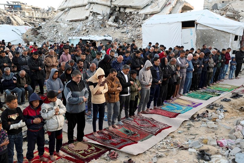  Eid prayers in ruins