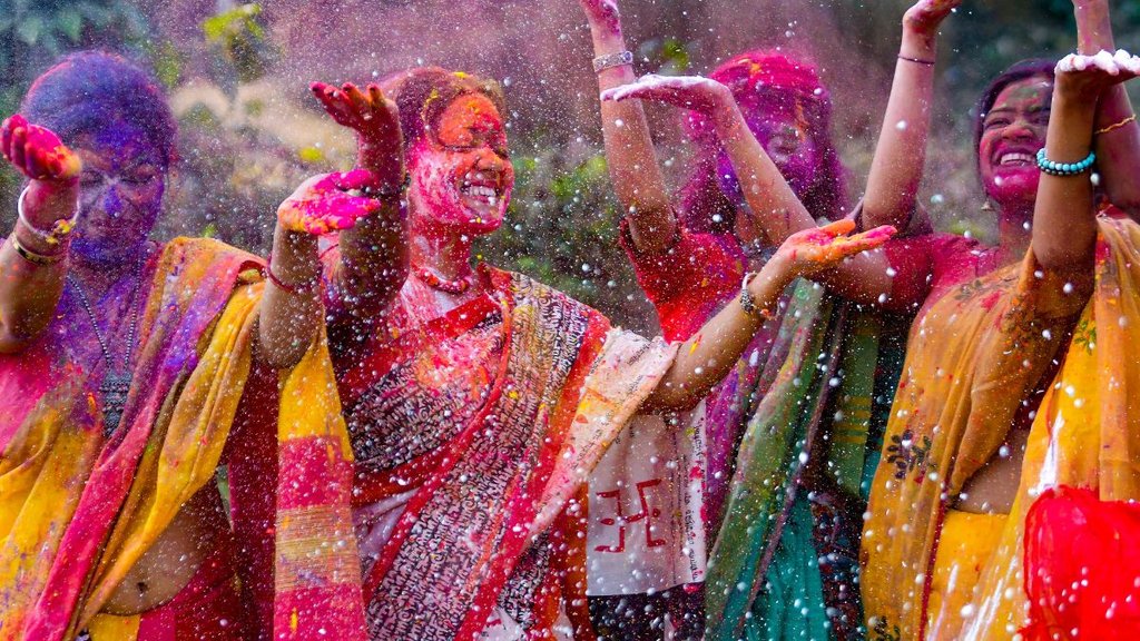 Holi 2025 Celebrates । Holi 2025