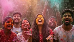 स्किन प्रॉब्लम से बचने के लिए होली के बाद पानी में ये चीजें मिलाकर नहाएं।