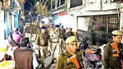 होली और जुमे की नमाज को लेकर देश के कई इलाकों में अलर्ट, दिल्ली में 25,000 सुरक्षाकर्मी तैनात; संभल में पुलिस का कड़ा पहरा