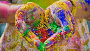 holi 2025। Holi Colour Removal Tips