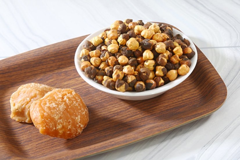 Roasted Chana or Bhuna Chana with Gur, Gud or jaggery.