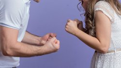 Rajasthan News: झगड़े के बीच फिरा पत्नी का माथा, दांत से काट डाली पति की जीभ, डेढ़ महीने पहले हुई थी शादी