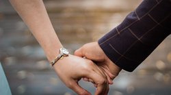 तीन बच्चों को छोड़ 9 साल छोटे भांजे संग फरार हुई मामी, पति को ‘नीले ड्रम’ वाली घटना की दी धमकी