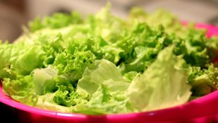 Low-calorie leafy greens