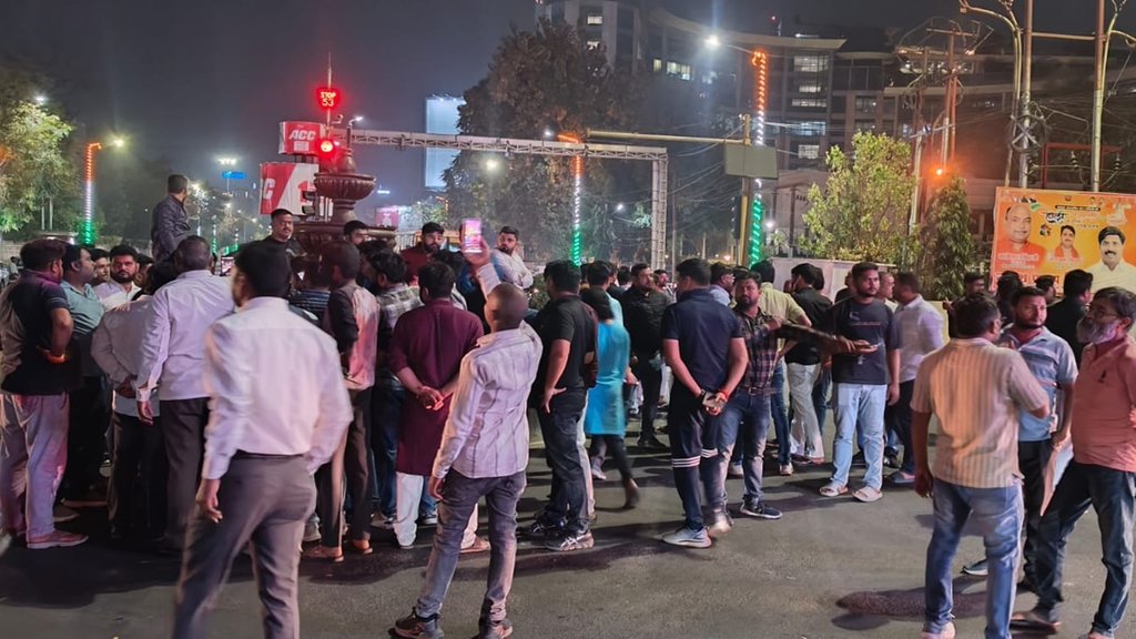 Lawyer-Police Clash, Police indecent behaviour with lawyer