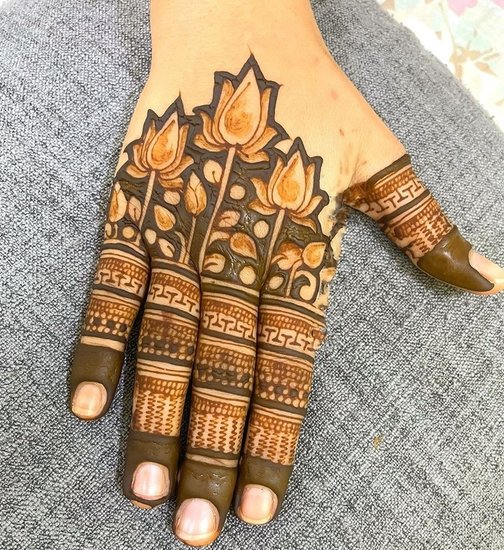 Minimalist Mehndi designs