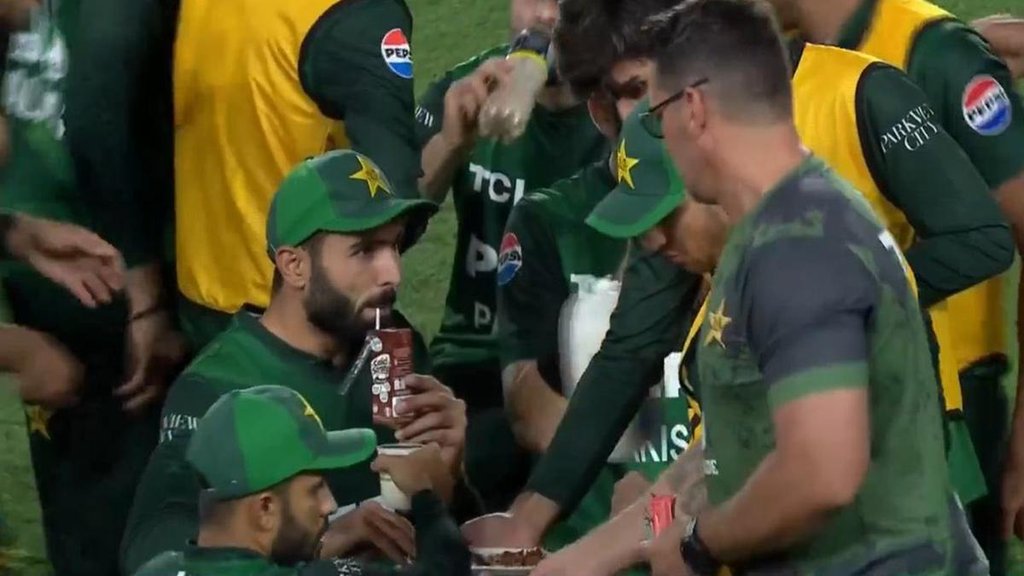 NZ vs PAK T20I, NZ vs PAK, Pakistan Players break Roza