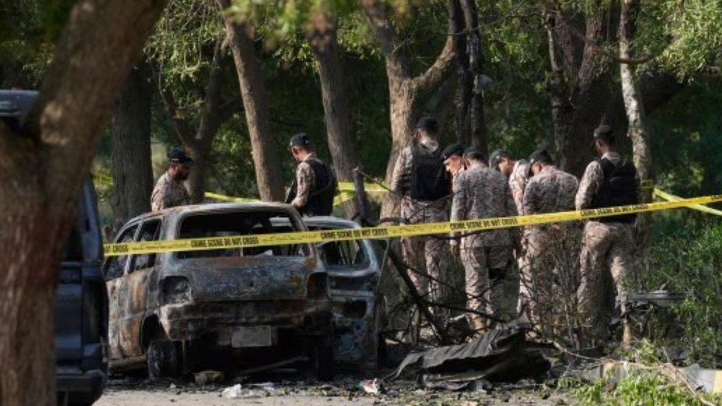 Pakistan Bannu military base explosion, Suicide bombers attack Bannu base, Terrorist attack at Pakistan military base, Pakistan Bannu military base explosion, Suicide bombers attack Bannu base, Terrorist attack at Pakistan military base,