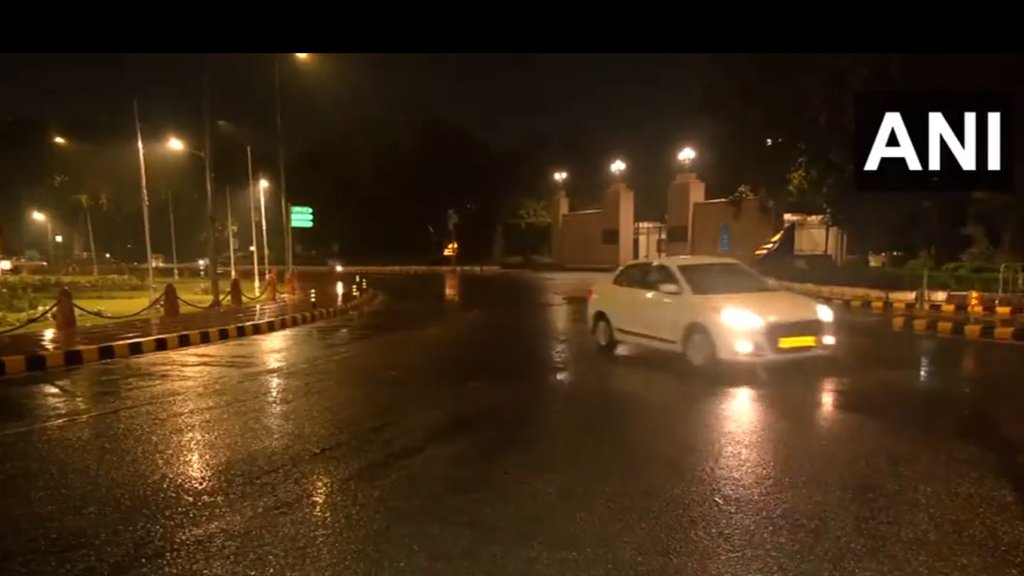 Rain in Delhi, Drizzling in Delhi, AAJ Ka mausam