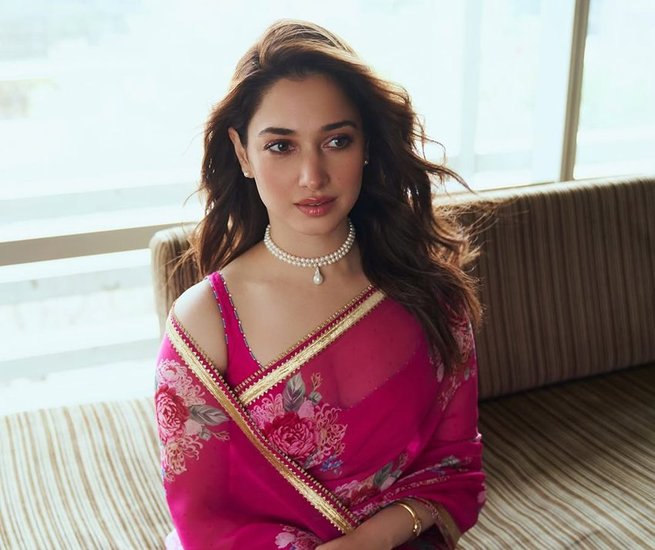 Tamannaah Bhatia Flaunts Beauty in Saree