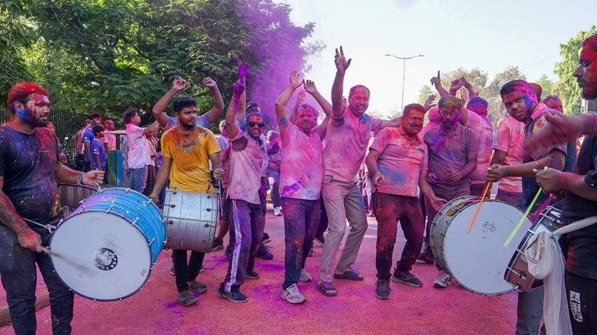 Traditional Dhuleti celebration