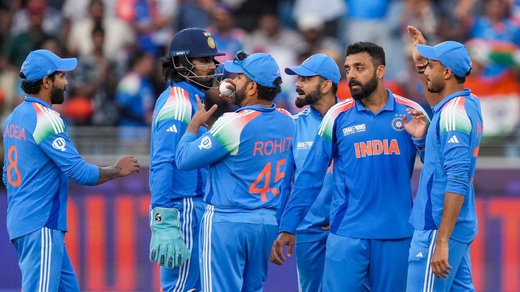 वरुण चक्रवर्ती ने चैंपियंस ट्रॉफी के पहले मैच में लिए 5 विकेट।