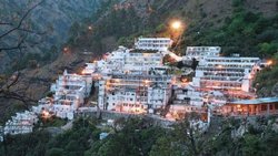 Vaishno Devi Yatra: नवरात्रि में वैष्णो देवी जाने का बना रहे हैं प्लान, यात्रा को आसान बनाने के लिए इन बातों का रखें ध्यान
