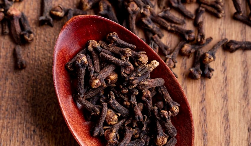Benefits of Eating Cloves Daily