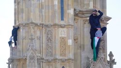 London: फिलिस्तीन का झंडा लेकर बिग बेन पर चढ़ा शख्स, लगाए आजादी के नारे