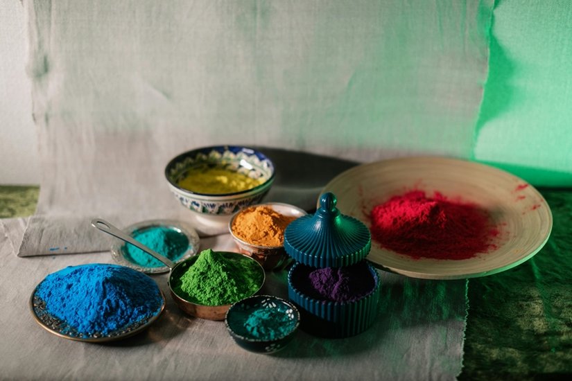 holi color stains