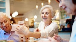 बुढ़ापे में भी बिना बीमारी और दर्द के रहना है फिट तो आज से ही डाल लें ये 4 आदतें, सालों-सालों एक्टिव रहेगा शरीर