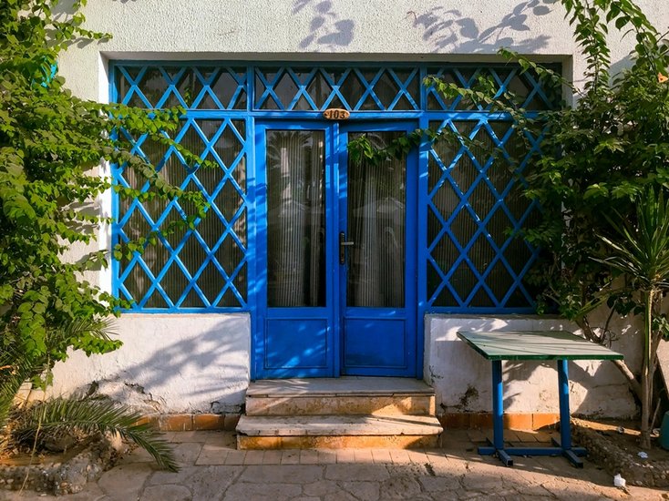 metal windows and doors
